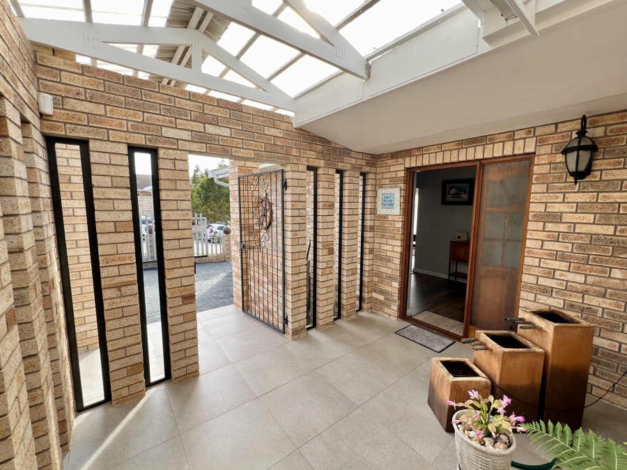 3 Bedroom Property for Sale in Wavecrest Eastern Cape